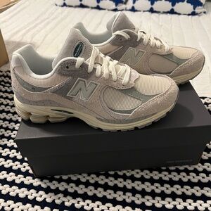 New Balance Women’s 2002r